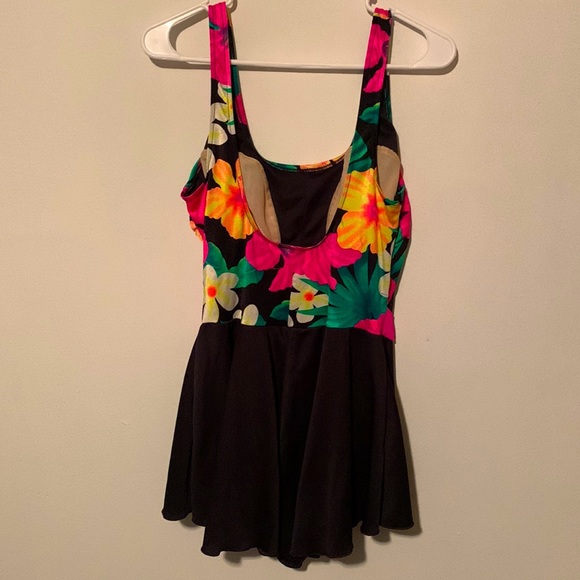 Basic Edition One Piece Swimsuit - Picture 2 of 6